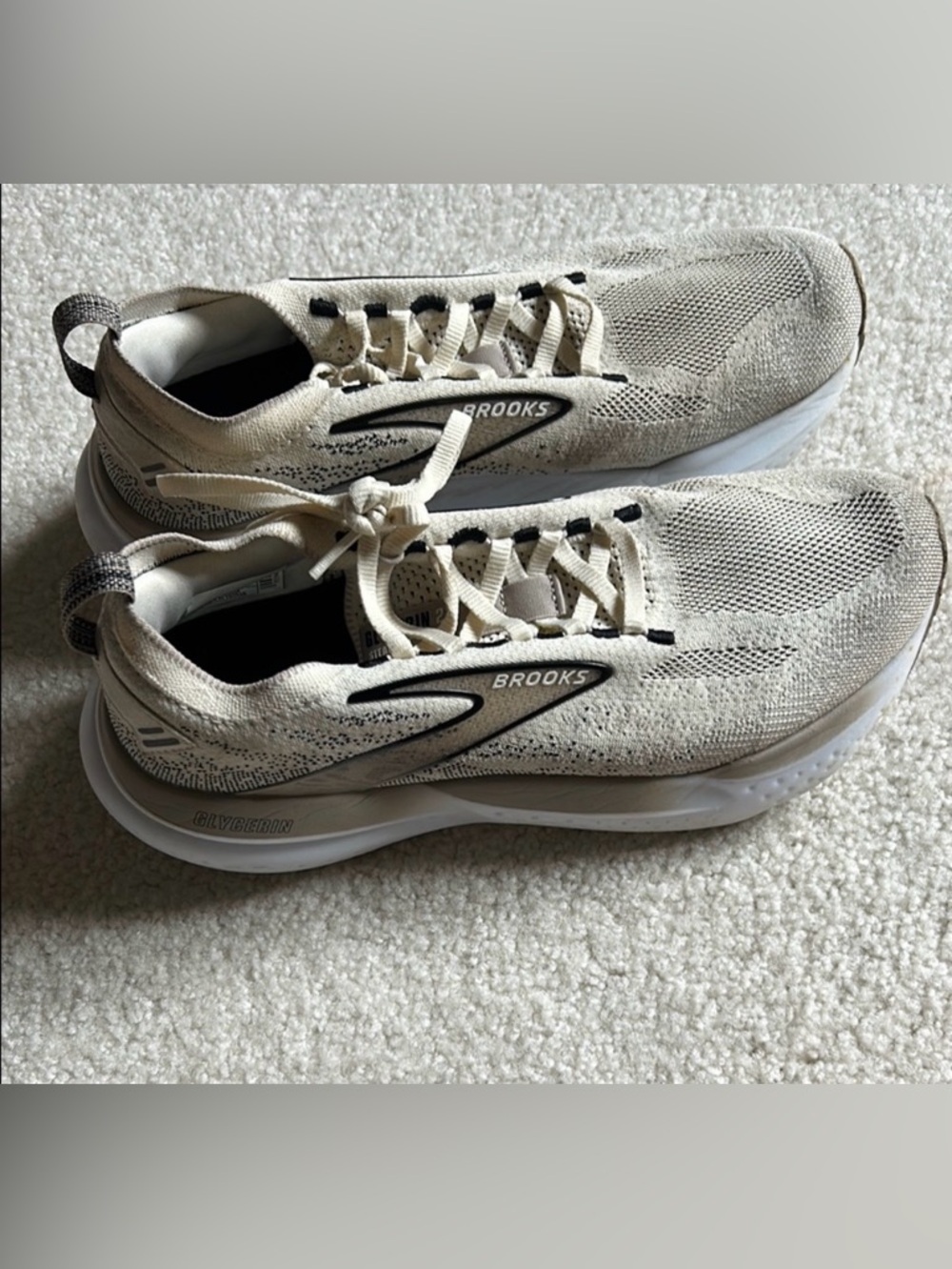 Brooks Lightweight Neutral Running Sneakers in Cream W9